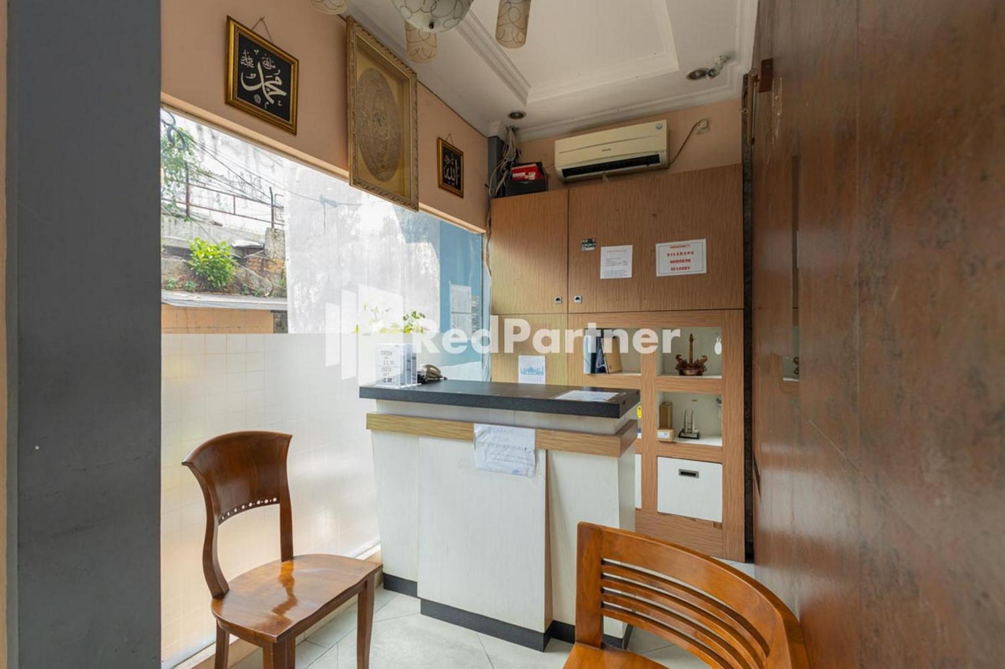 Star Hotel Jaksa Mitra Reddoorz Jakarta Exterior photo