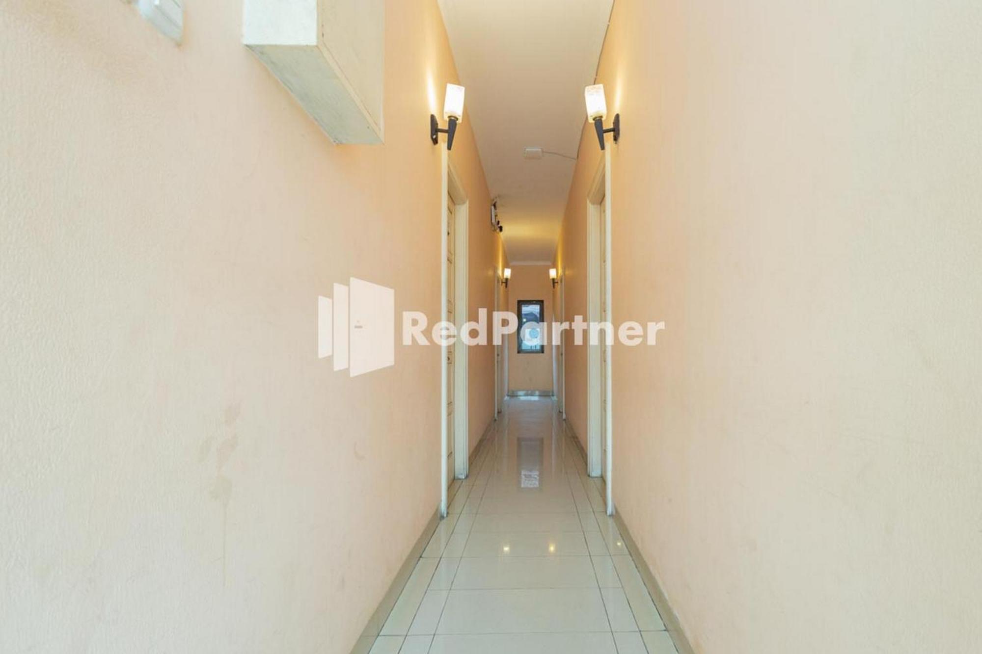 Star Hotel Jaksa Mitra Reddoorz Jakarta Exterior photo