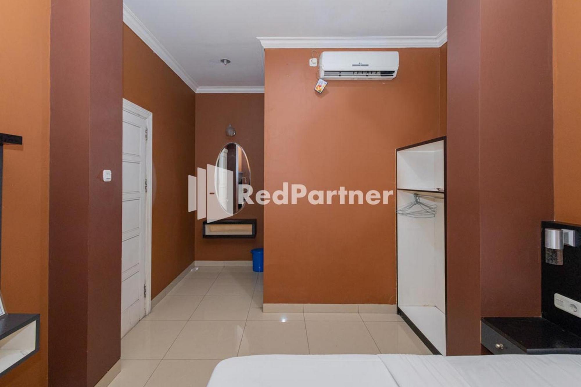 Star Hotel Jaksa Mitra Reddoorz Jakarta Exterior photo