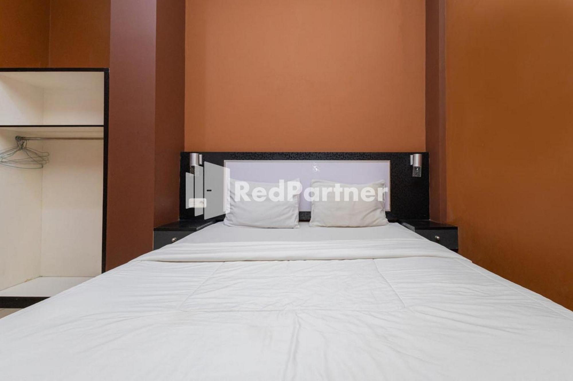 Star Hotel Jaksa Mitra Reddoorz Jakarta Exterior photo